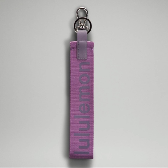 NWT lululemon neverlost keychain - Picture 1 of 4